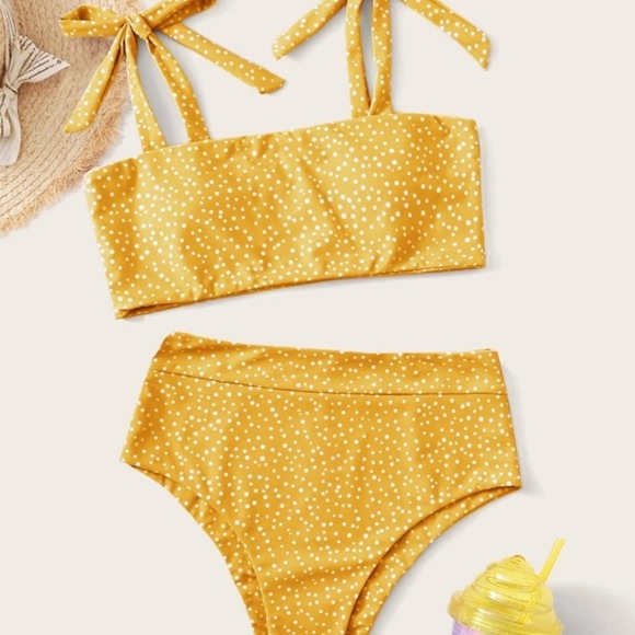 ROMWE Other - Yellow polka dot bikini 🌻